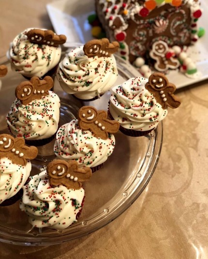 gingerbread men cupcakes topped with cream cheese frosting